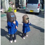 the-cutest-picture-of-kids-watching-the-solar-eclipse2